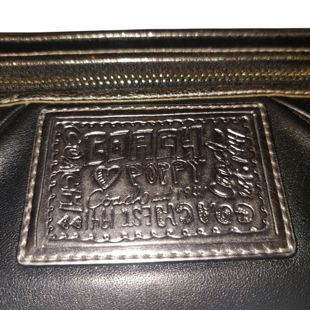 👜 Coach Black and Gold Poppy Clutch